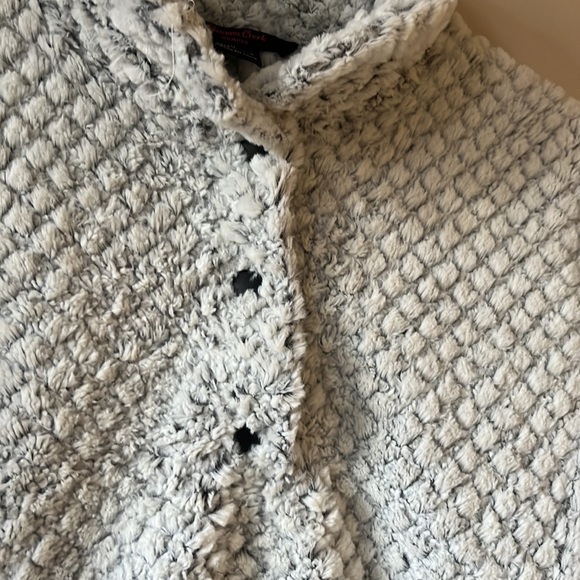 Sherpa Pullover - Picture 5 of 5